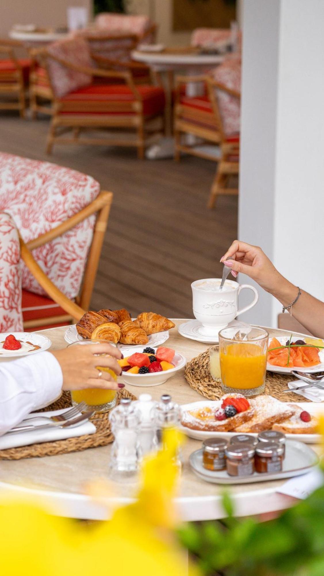 Hotel La Tartane Сен-Тропе Экстерьер фото